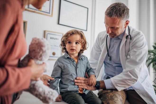 Common Childhood Illnesses & When to See a pediatrician